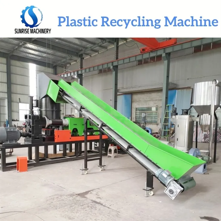 Plastic granulating machine